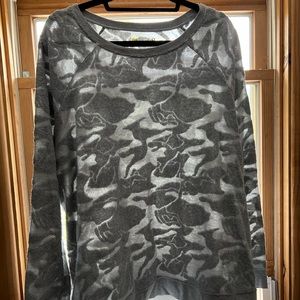 Grey camo print, long sleeve